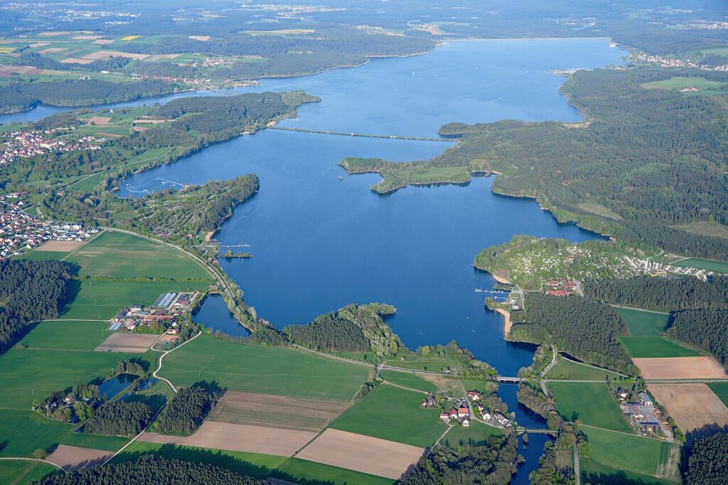 Luftbild des Kleinen Brombachsees im Fränkischen Seenland